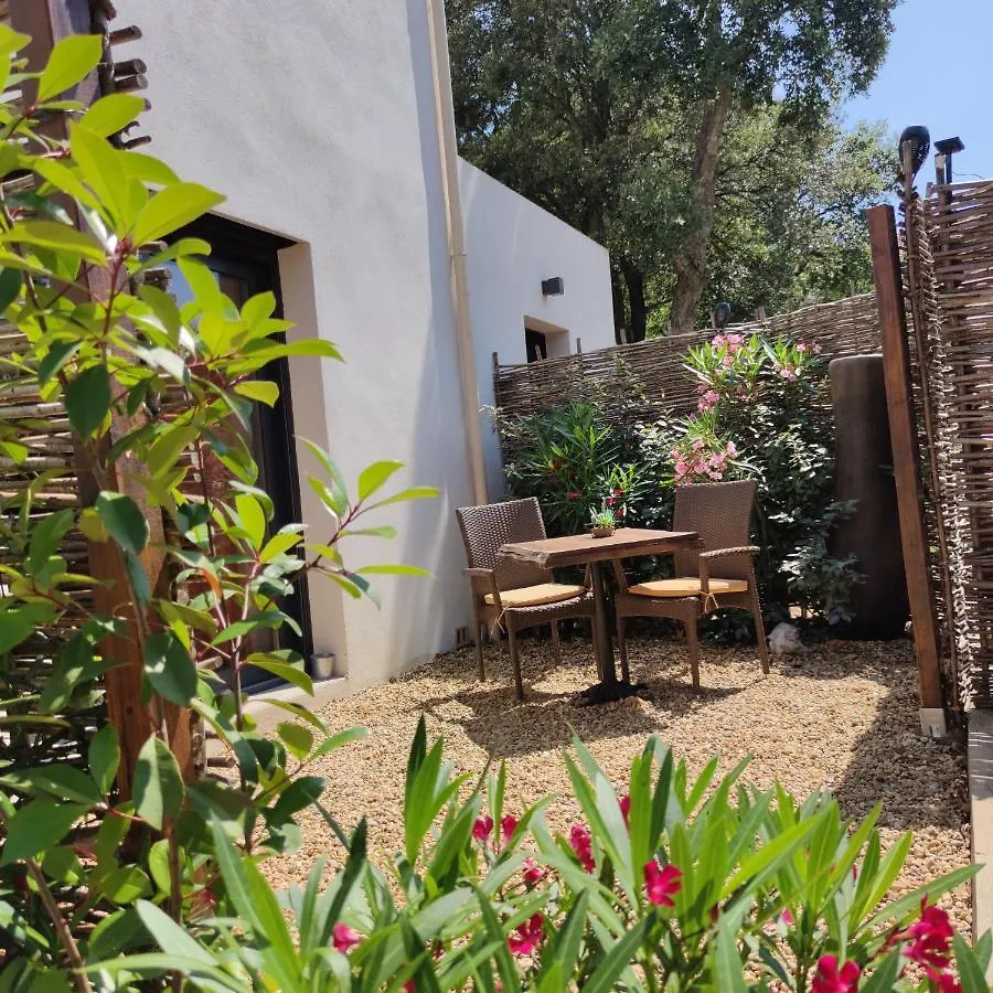 Appartement LA GROTTE Chambre jacuzzi charme romantique terrasse privée 300m plage et restaurants La Croix Valmer - Golfe Saint Tropez La Croix-Valmer